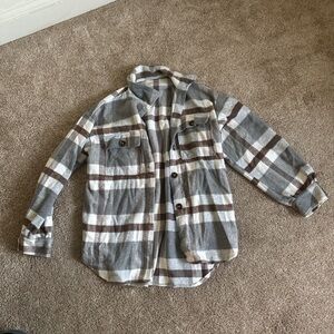 Grey and white flannel shacket #flannel
Size medium 

Worn Once